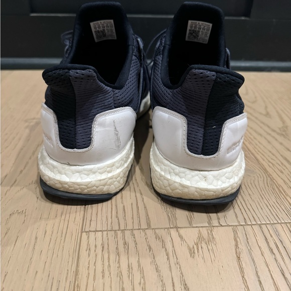 Pre owned  NAVY Ultra Boost - Picture 5 of 6